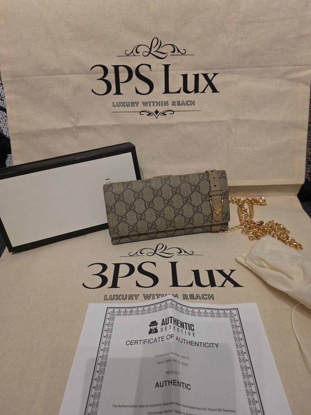 Gucci GG Supreme Nice Continental Wallet – Authenticated – Hard to Find